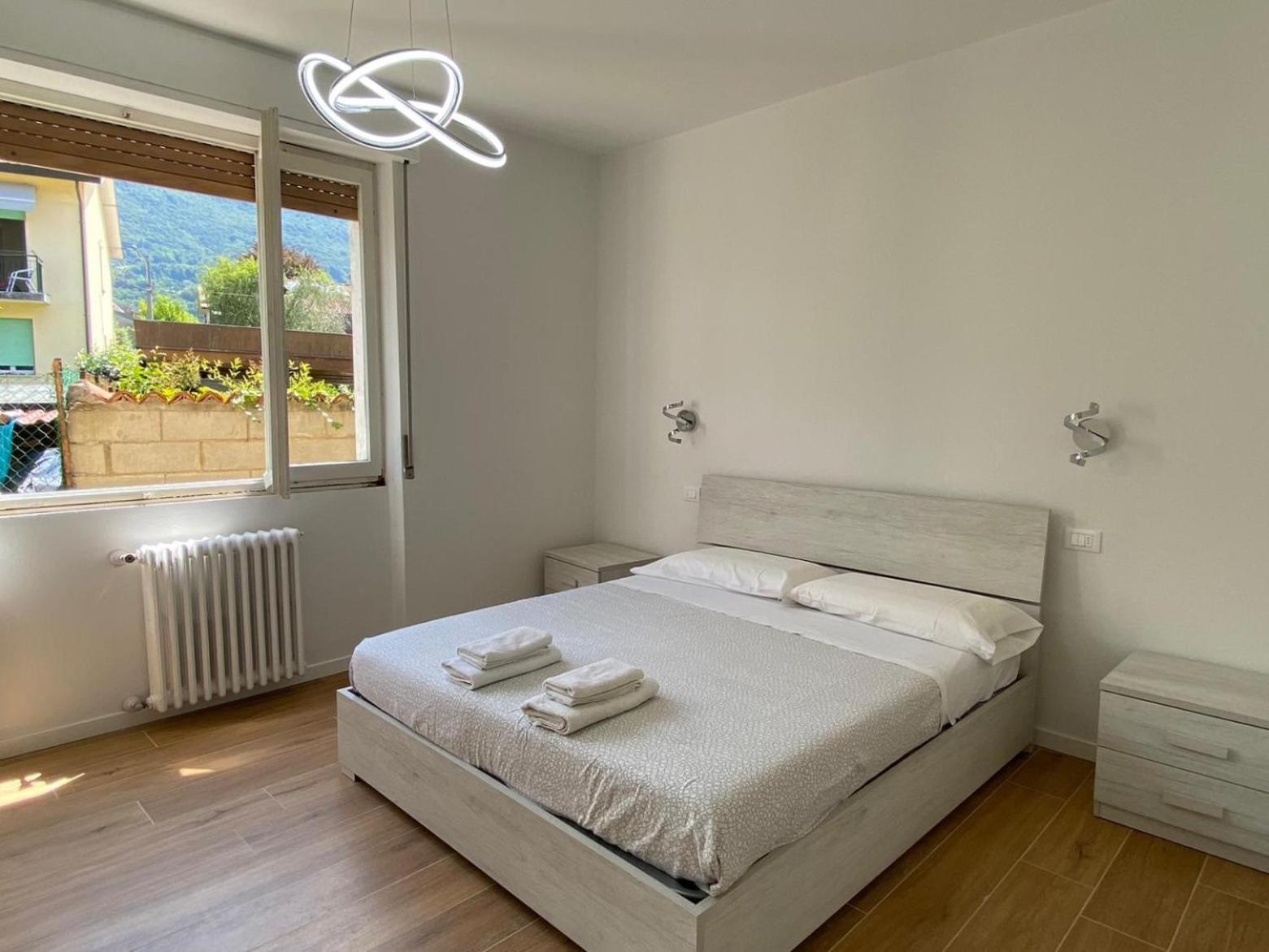 Villa The Swan - Composed By 2 Apartments Мандельо дел Ларио Екстериор снимка