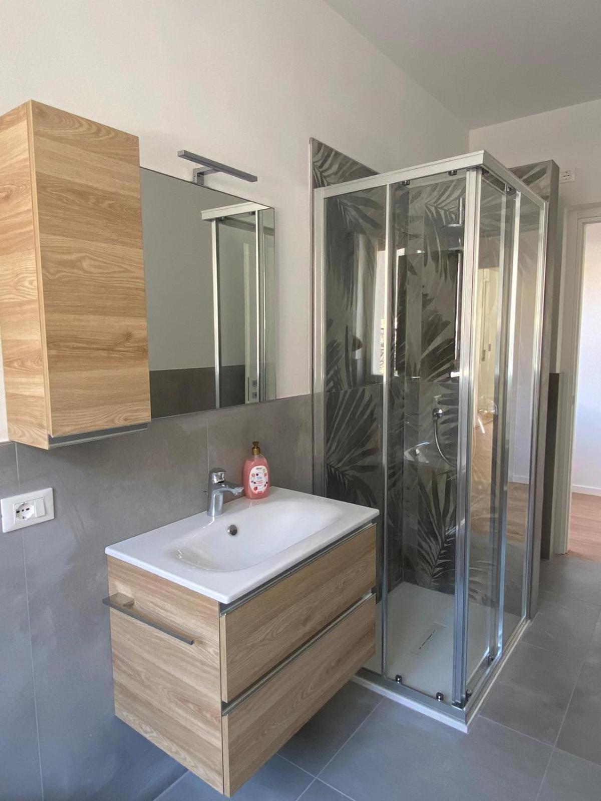 Villa The Swan - Composed By 2 Apartments Мандельо дел Ларио Екстериор снимка