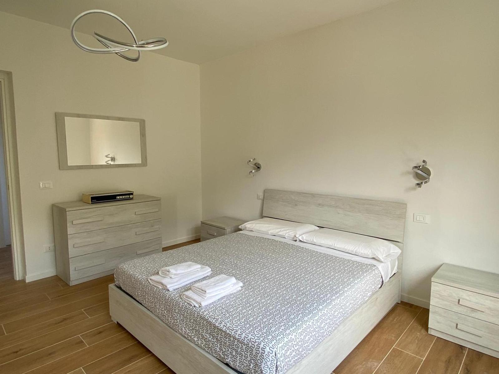 Villa The Swan - Composed By 2 Apartments Мандельо дел Ларио Екстериор снимка